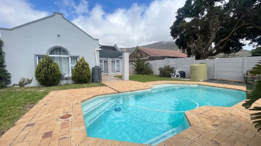 To Let 3 Bedroom Property for Rent in Capri Western Cape